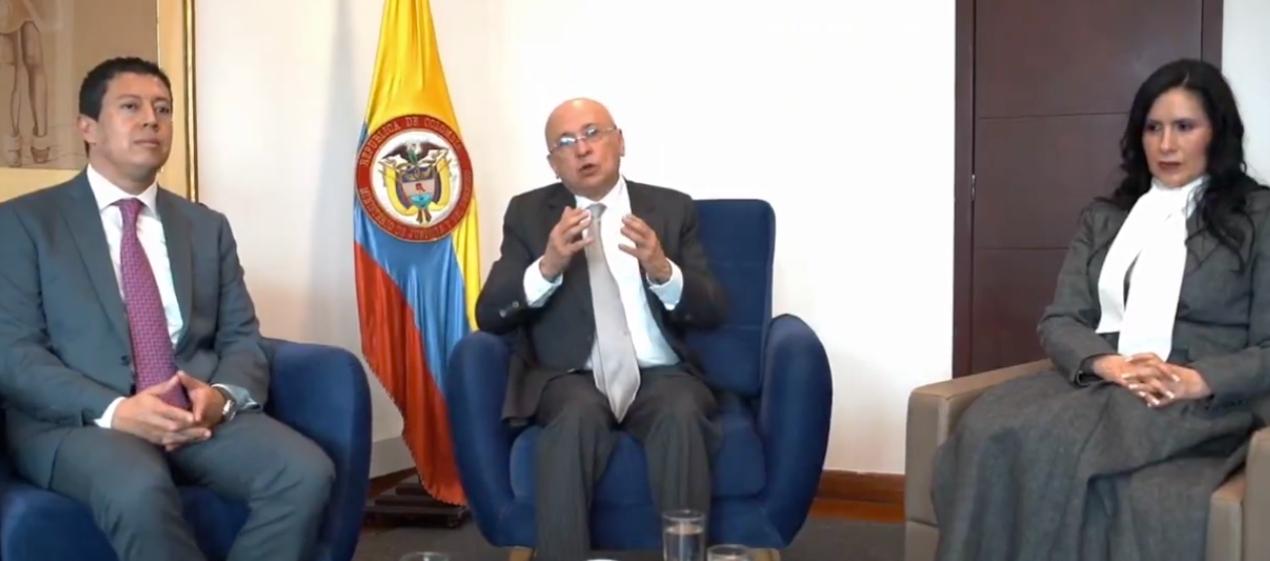 Ministro de Justicia Eduardo Montealegre junto a sus viceministros. 