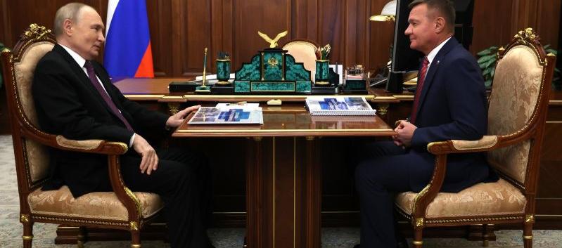 Vladímir Putin y Román Starovoit.