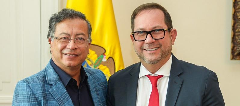 El Presidente Gustavo Petro y el presidente del Senado, Lidio García.