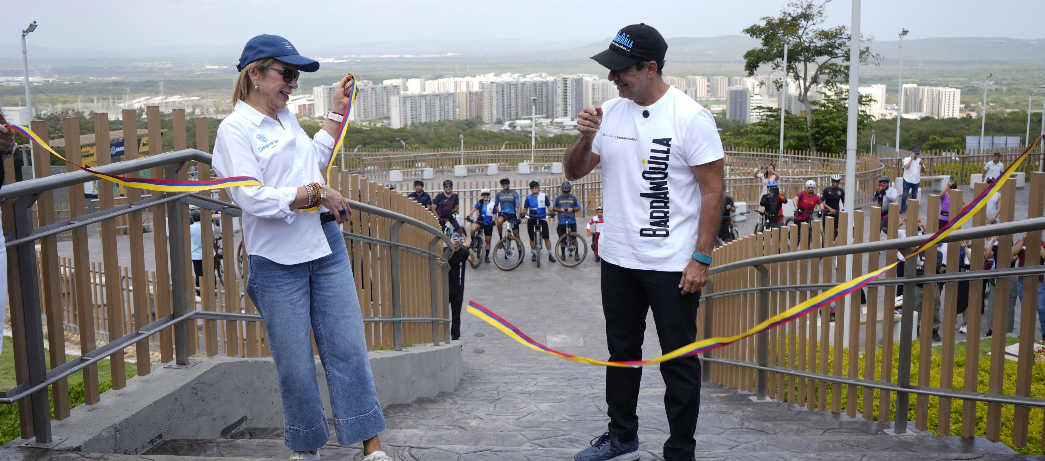 La ministra del Deporte, Patricia Duque y el Alcalde Alex Char.