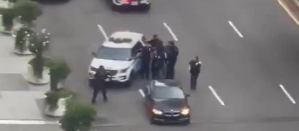 Un policía resultó herido.