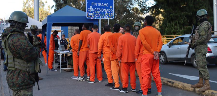 Algunos de los presos deportados.