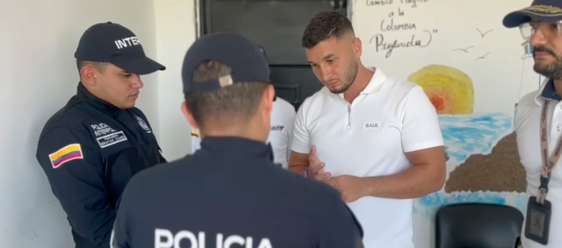 El ciudadano sueco Sendi Kawar Aziz cuando era capturado. 