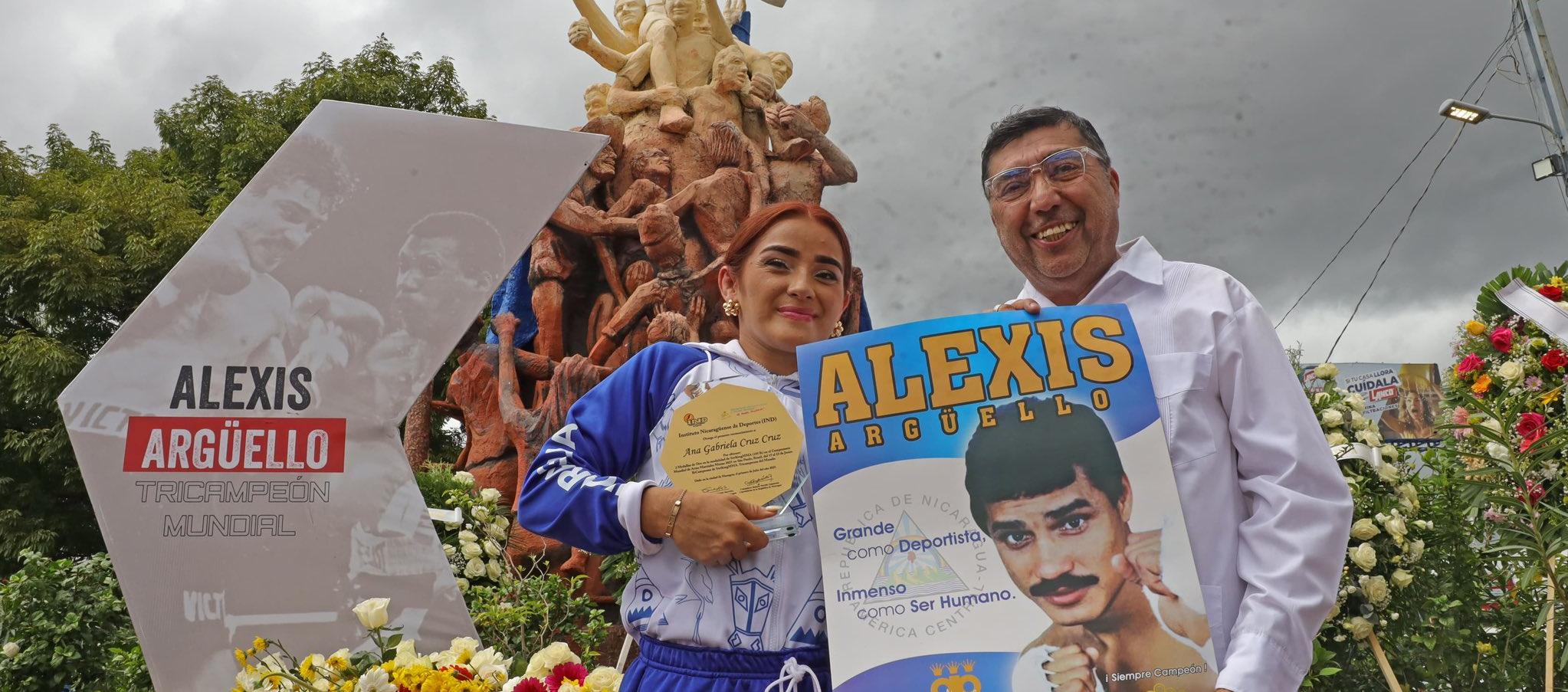 El homenaje a Alexis Argüello se cumplió en el cementerio de Ticuantepe.