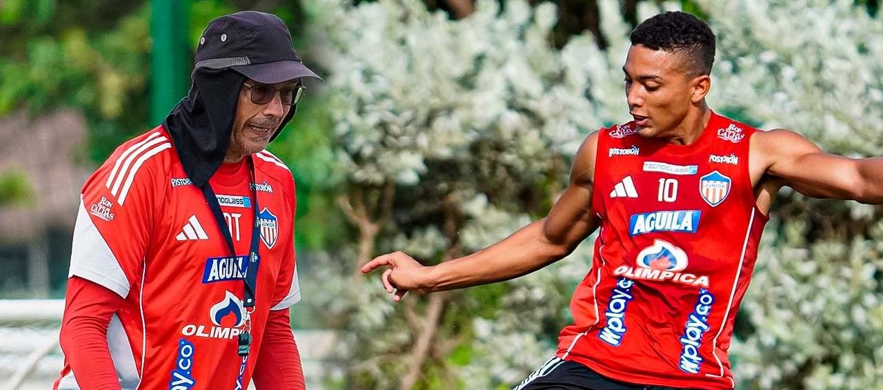 El técnico Alfredo Arias y Jordan Barrera, quien iría al Botafogo de Brasil.