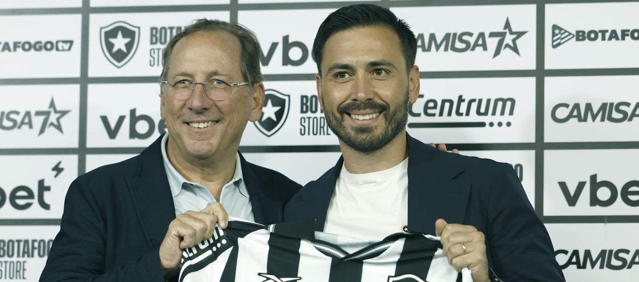 Davide Ancelotti junto a John Textor, presidente del Botafogo. 