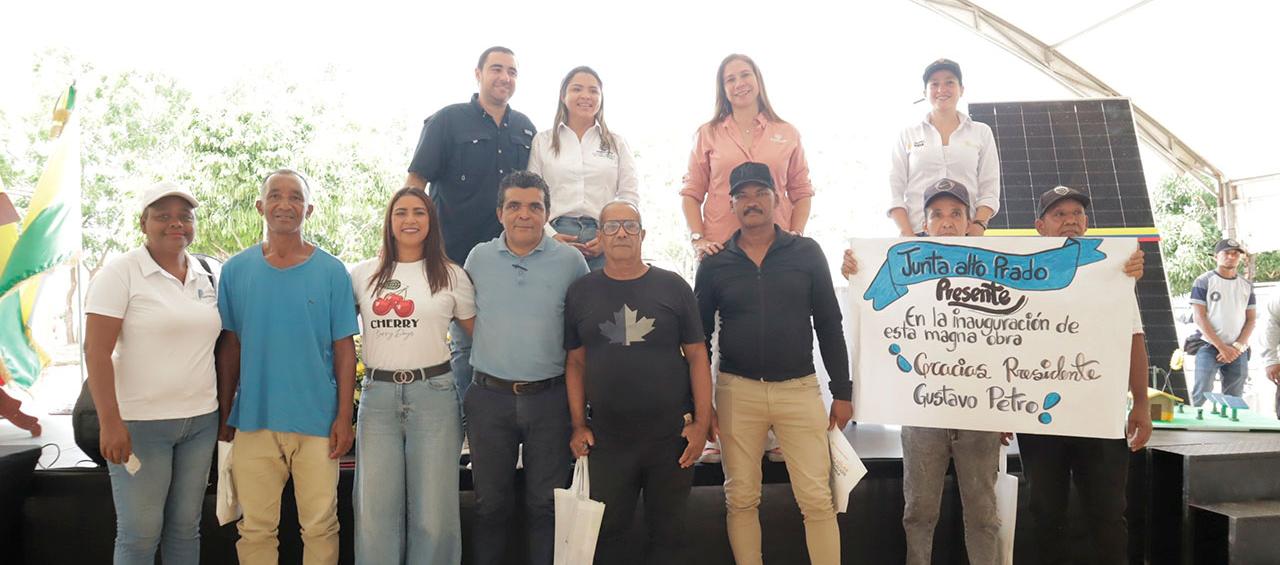 Acto de entrega de la granja solar en Bolívar. 