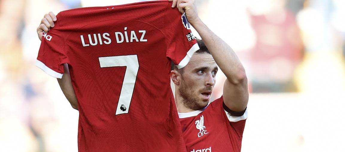 Diogo Jota con la camiseta de Luis Díaz tras marcarle gol al Nottingham Forest