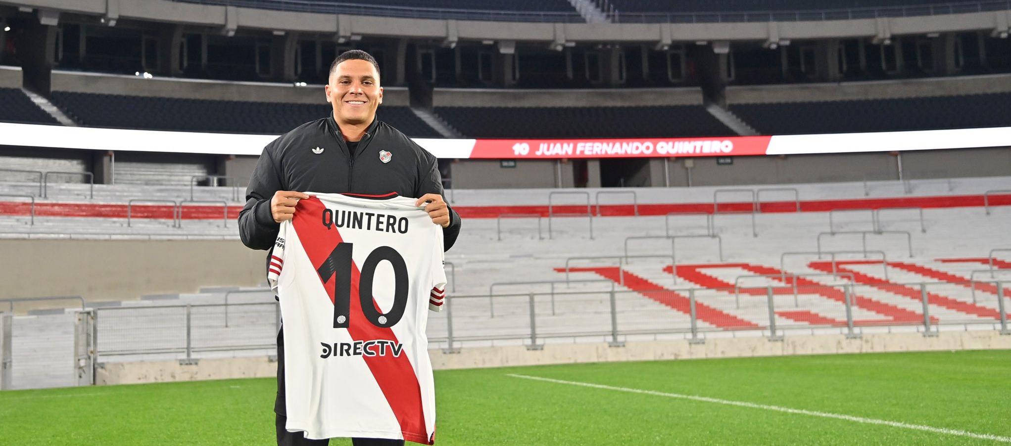 Juan Fernando Quintero, en el Monumental, otra vez con la 10 de River Plate en sus manos. 