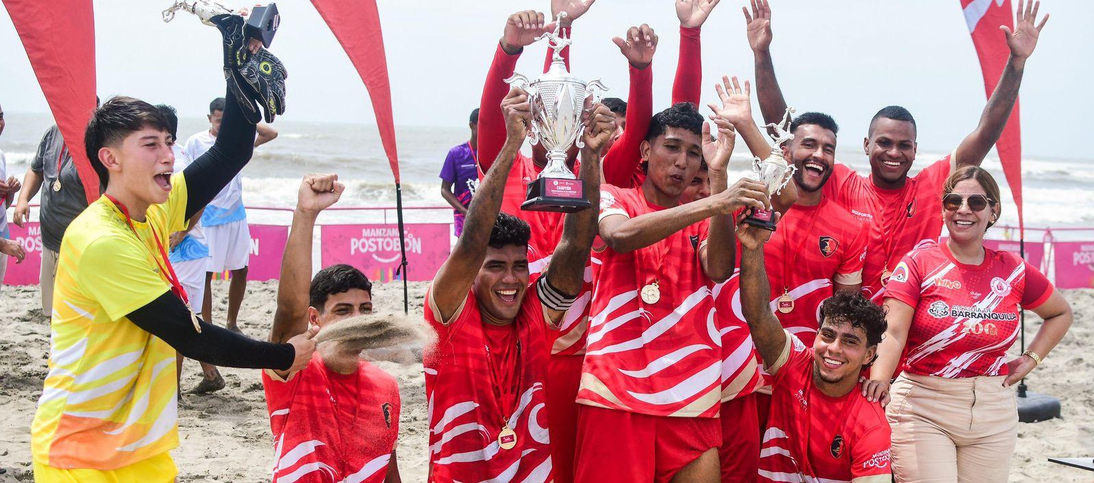 Integrantes del Caribbean Sun celebran la conquista del título. 