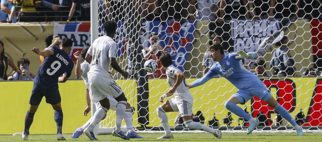 El portugués Gonçalo Ramos marca el cuarto gol del PSG.
