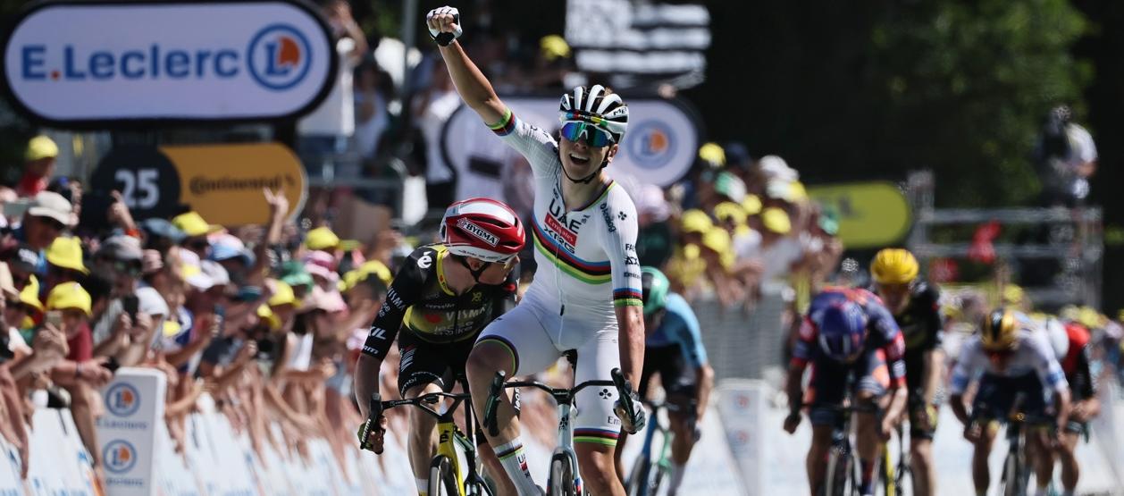 Tras ganar la séptima etapa, Pogacar ahora aventaja por 54 segundos a Van der Poel. 
