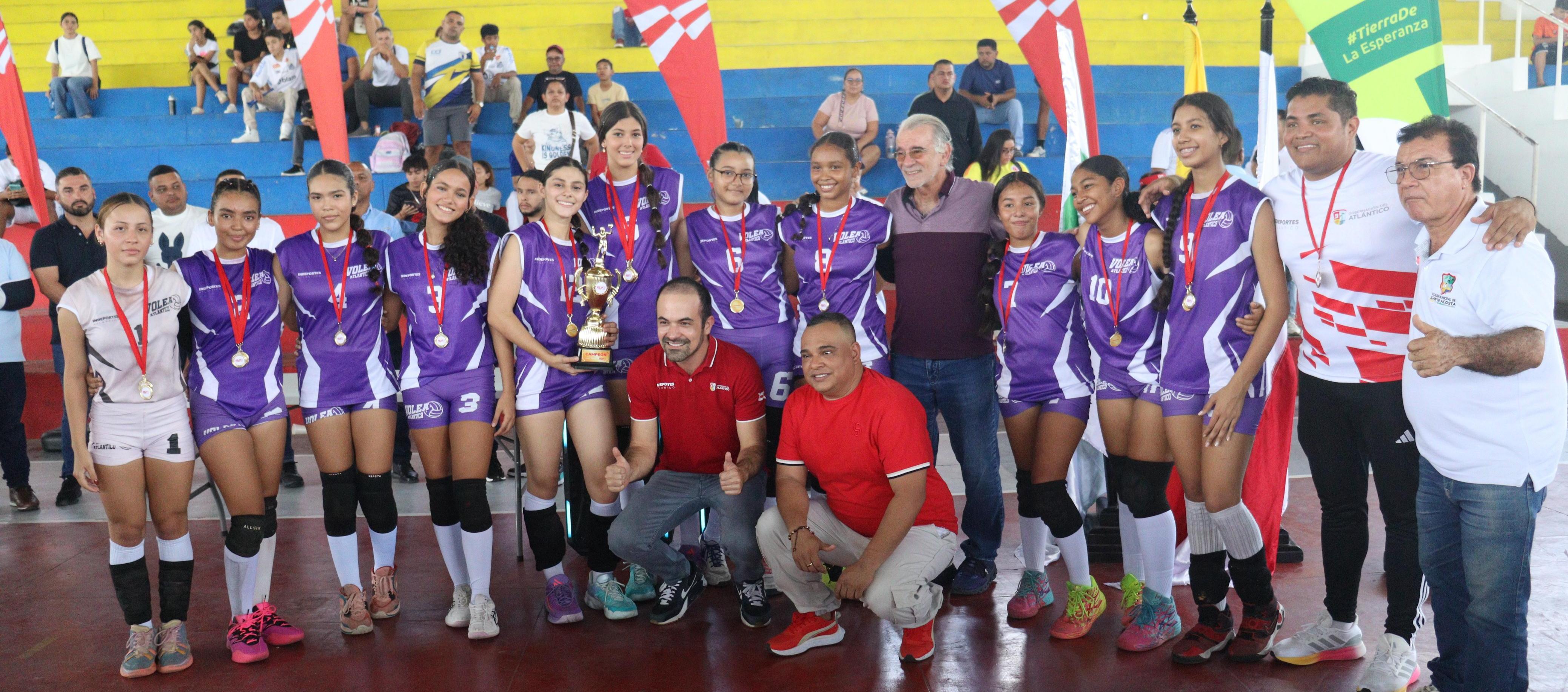 Integrantes del equipo de Juan de Acosta, campeón de Volea II.