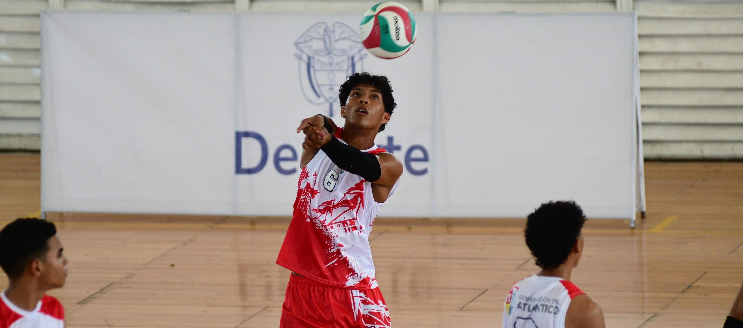 El voleibol es uno de los deportes de conjunto que hacen parte de los Juegos Intercolegiados. 