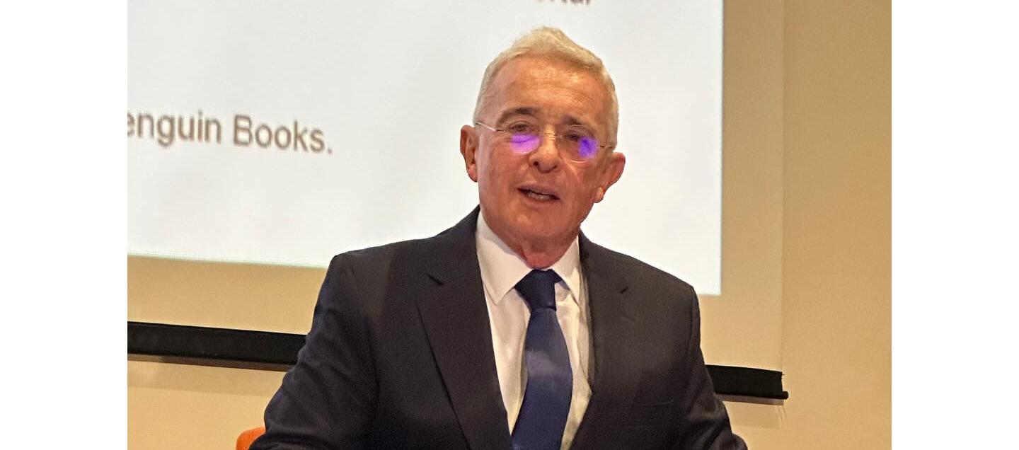Álvaro Uribe Vélez.