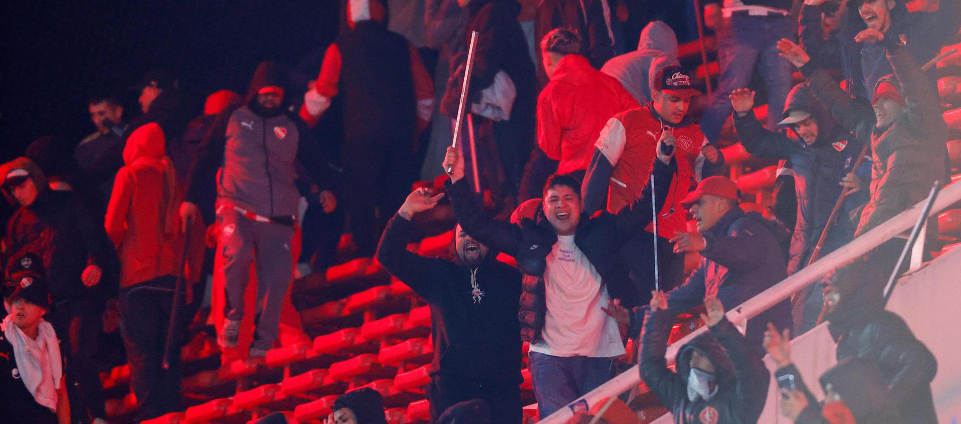Incidentes en las tribunas del estadio Libertadores de América.