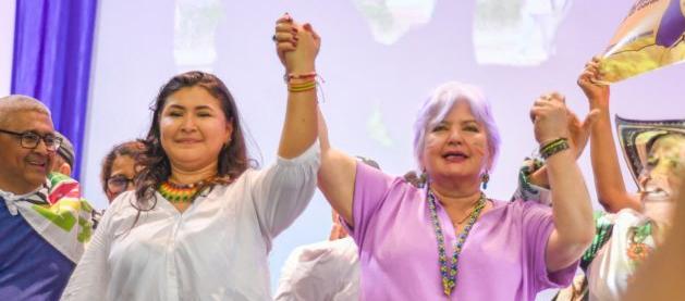 Andrea Vargas y la precandidata presidencial Gloria Flórez.