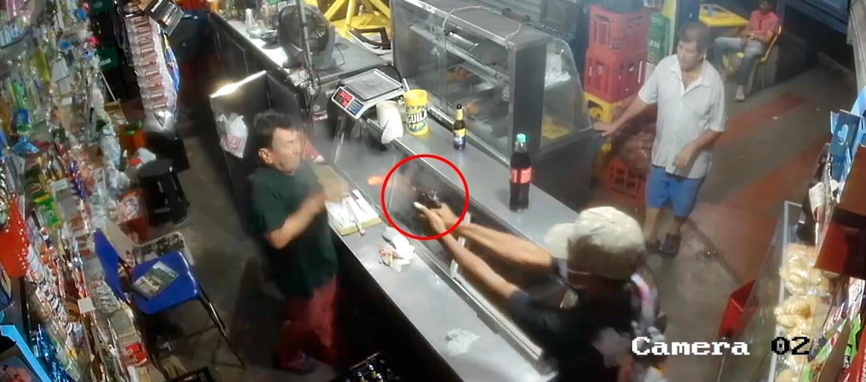 Ataque contra tendero el pasado 13 de agosto en el barrio Lucero de Barranquilla por no pago de extorsión. 