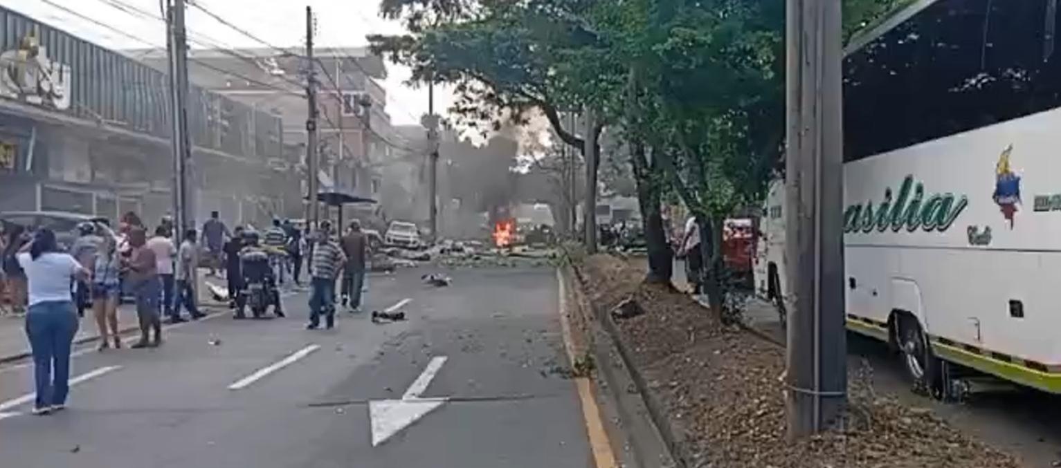 Atentado terrorista frente a la base Aérea Marco Fidel Suárez.