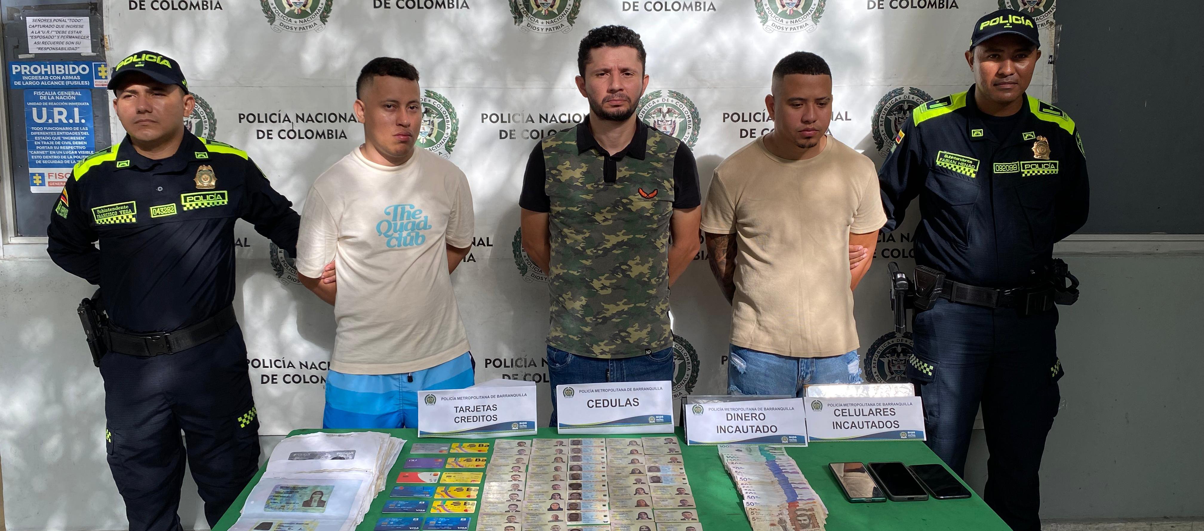 Los tres capturados.