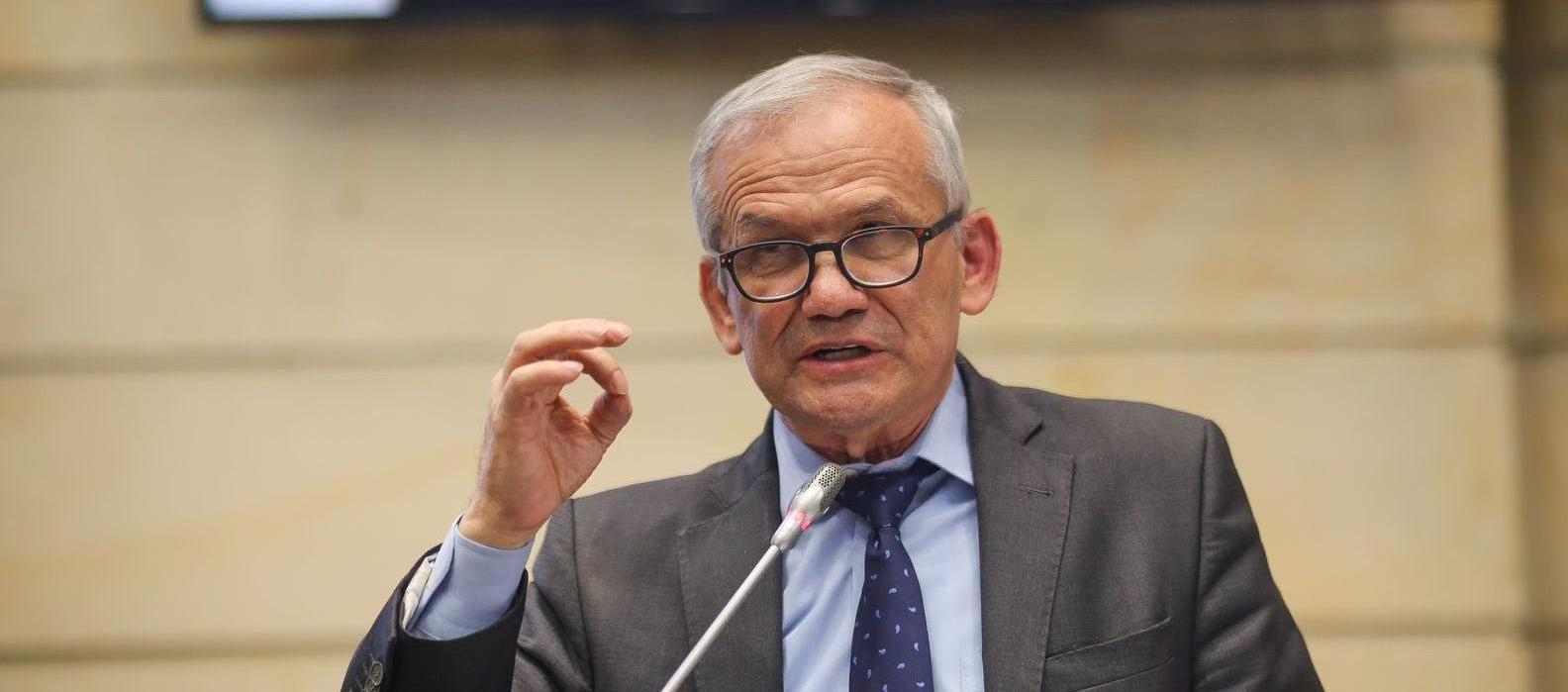 Carlos Ramón González Merchán.