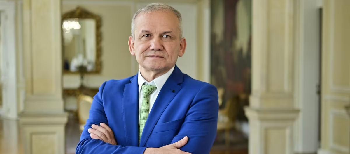 Carlos Ramón González.