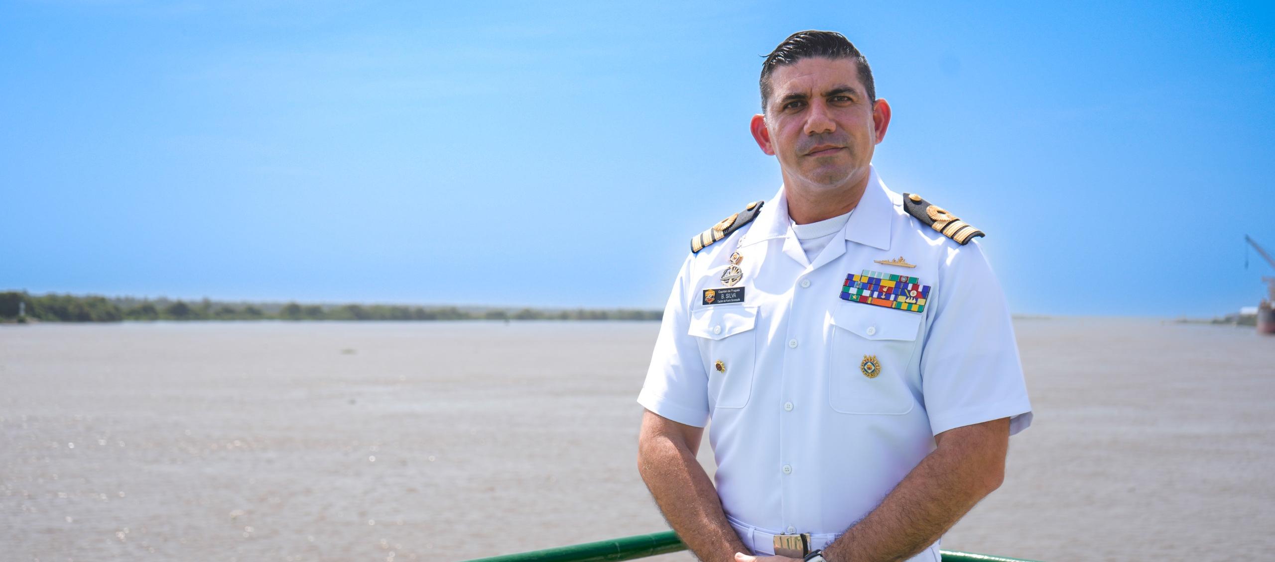 El Capitán de Fragata, Bernardo Silva Flórez, Capitán de Puerto de Barranquilla.