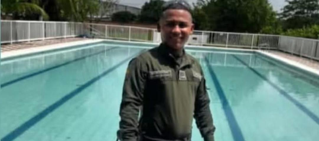 El policía Duván Alfaro Martínez.