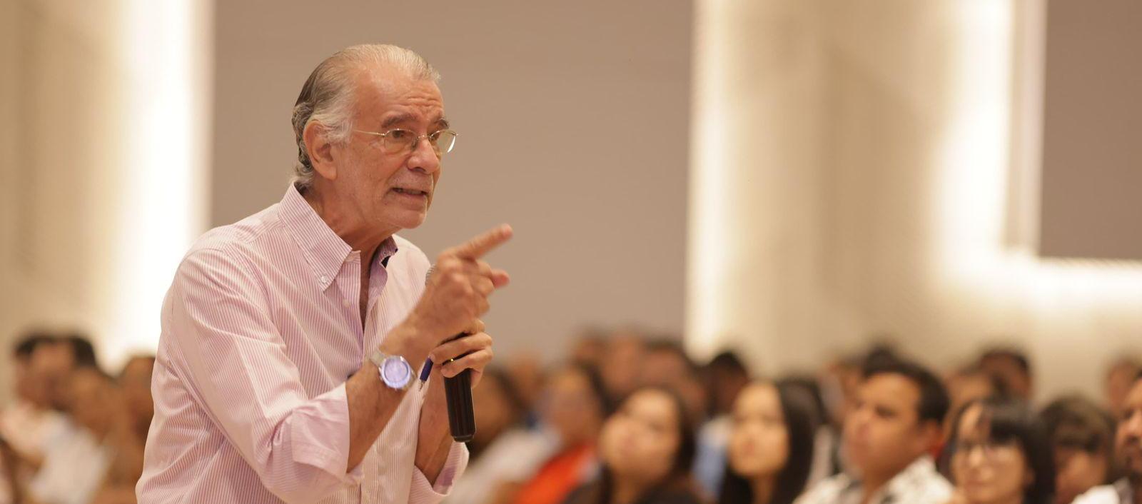 Eduardo Verano De la Rosa reunido con docentes y rectores