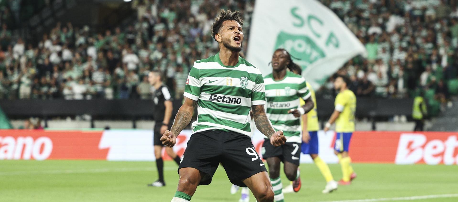 El jugador del Sporting Luis Suarez celebra el quinto gol de su equipo
