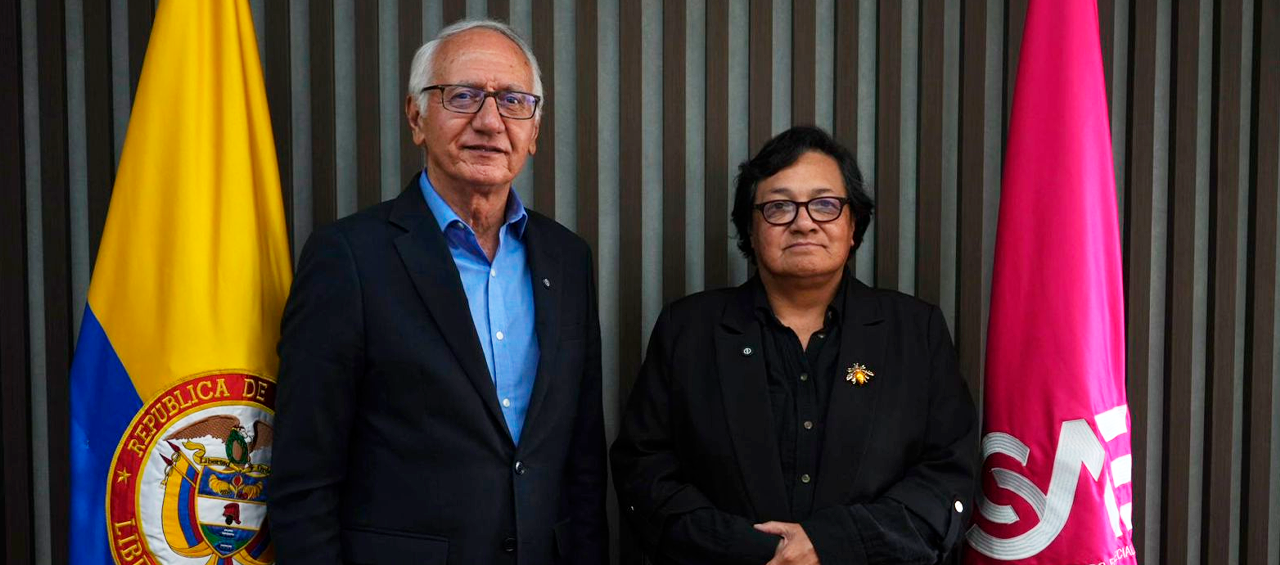 Acto de entrega de Drogas La Rebaja al Gobierno