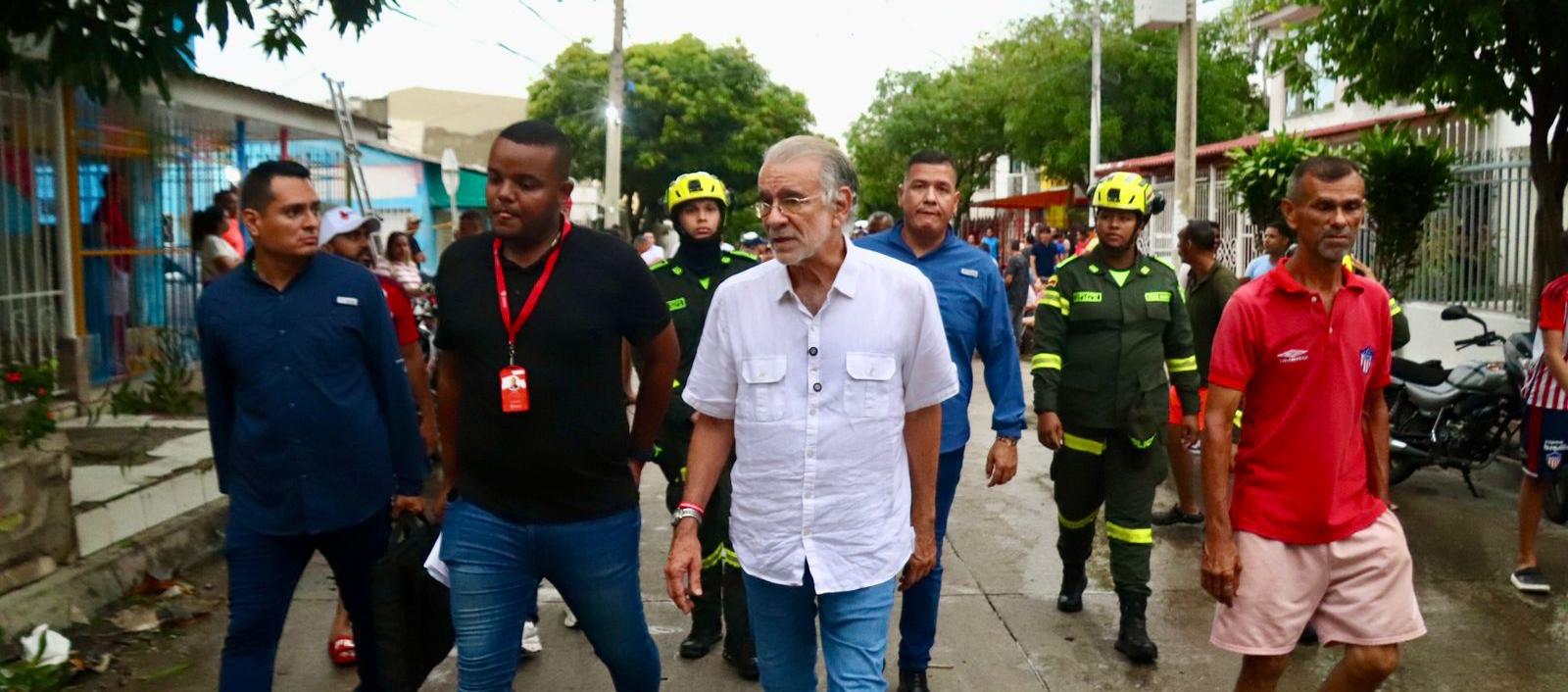 El Gobernador Eduardo Verano visitó esta tarde las zonas más afectadas en Soledad. 