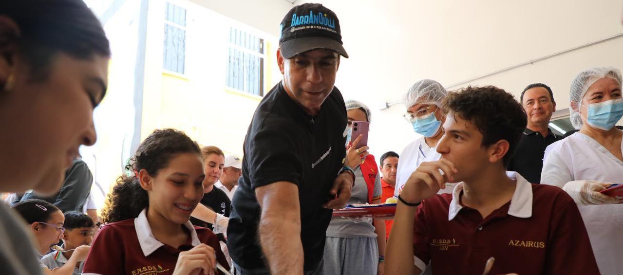 Alcalde Alejandro Char en la entrega del nuevo comedor escolar.