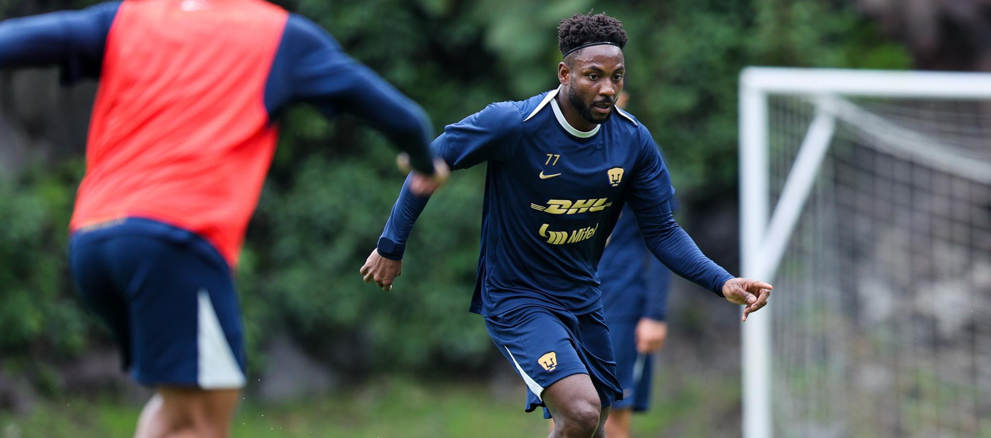 Álvaro Angulo, lateral izquierdo de Pumas de México.