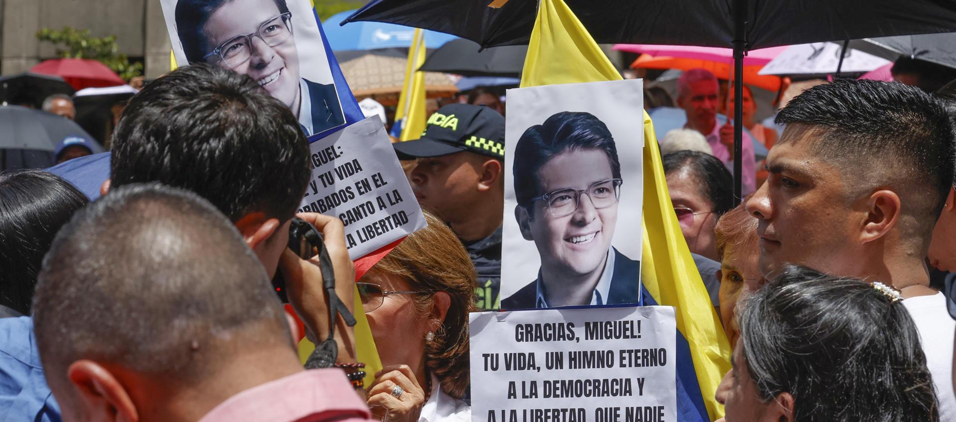 Homenaje póstumo a Miguel Uribe Turbay.