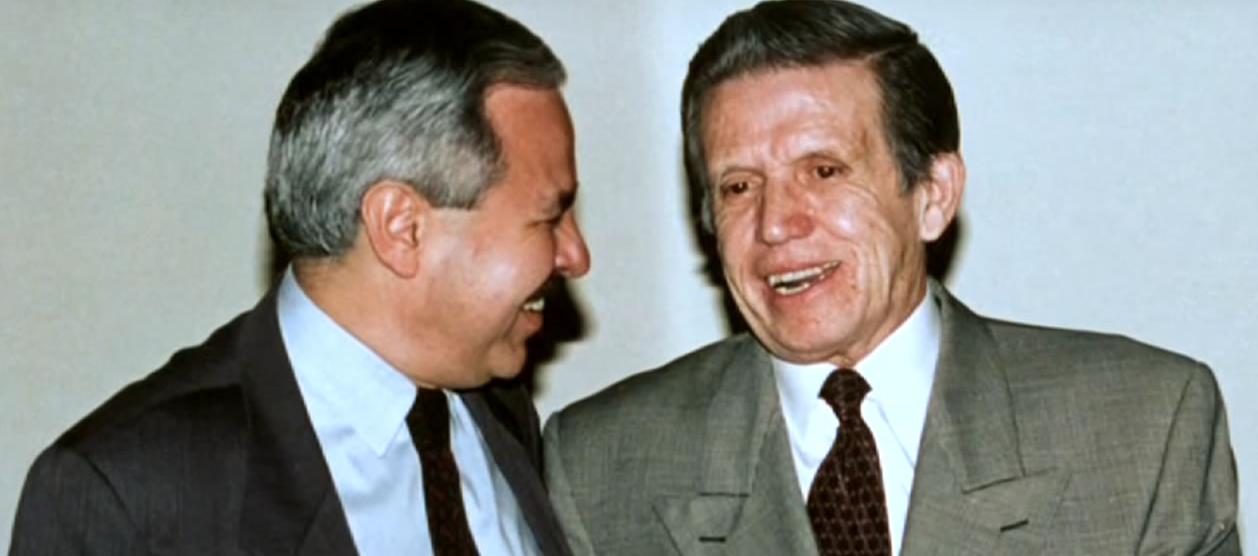 Darío Arizmendi, para la época director de Caracol Radio, con Juan B. Fernández