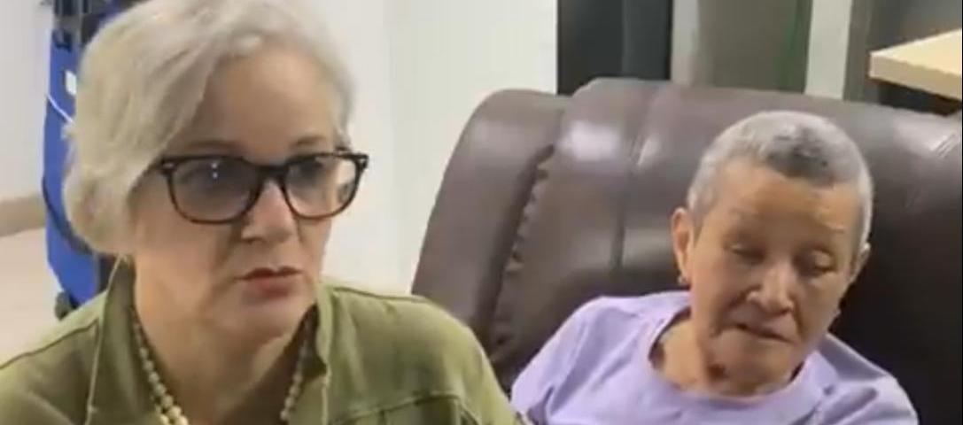 María Alejandra Díaz y su señora madre