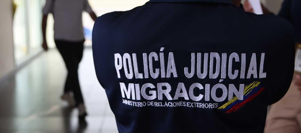 Funcionario de Migración Colombia.