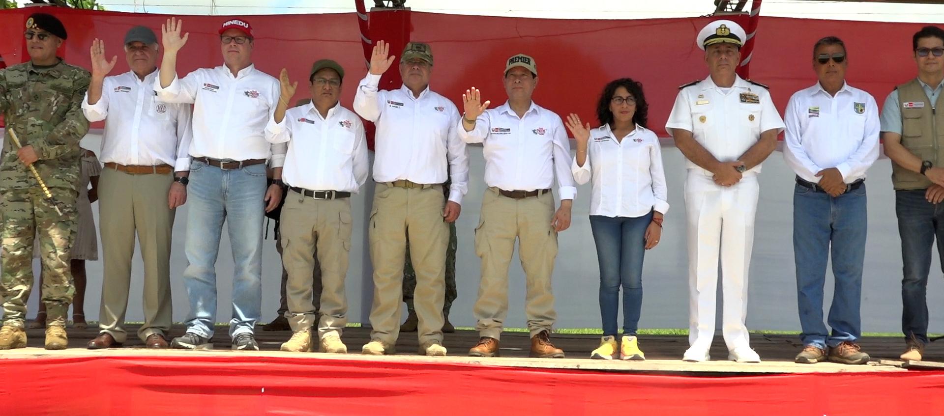 Los ministros del Gobierno de Perú en la isla de Santa Rosa de Loreto.