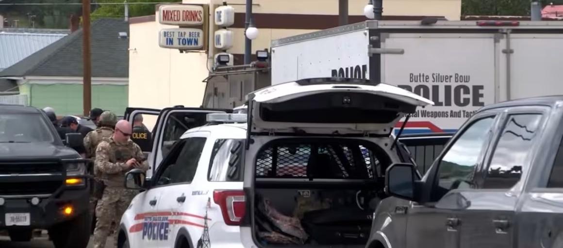 Autoridades encontraron un camión usado para el tiroteo.