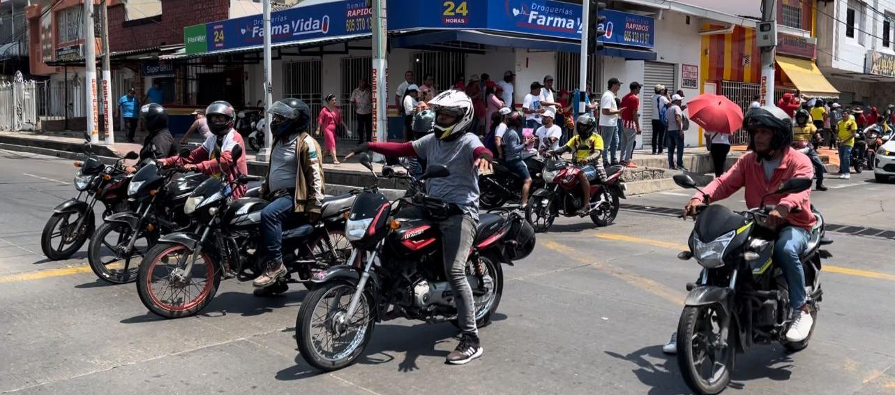 Motociclistas se irían a paro si se da el mencionado decreto. 
