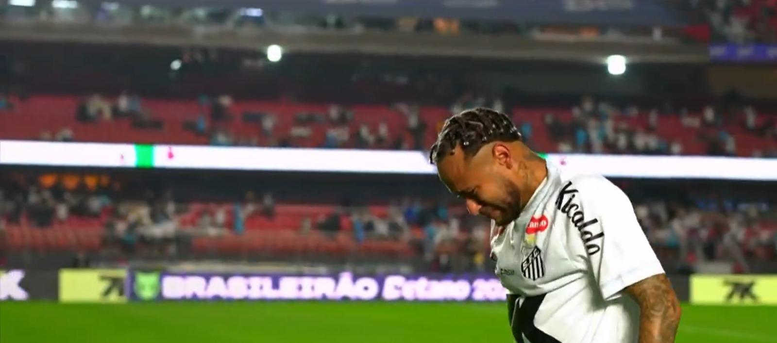 Neymar se fue llorando de la cancha.