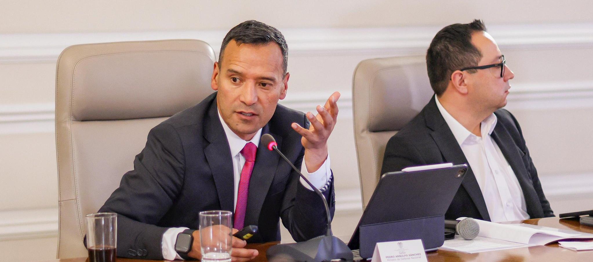 Pedro Sánchez, Ministro de Defensa.