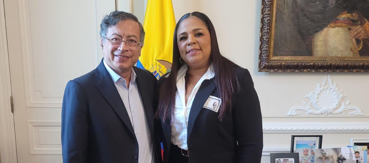 El Presidente Gustavo Petro y la gobernadora encargada del Magdalena, Ingris Padilla.