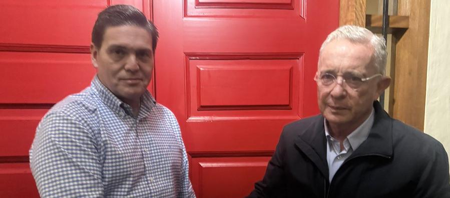 Juan Carlos Pinzón y Álvaro Uribe Vélez.