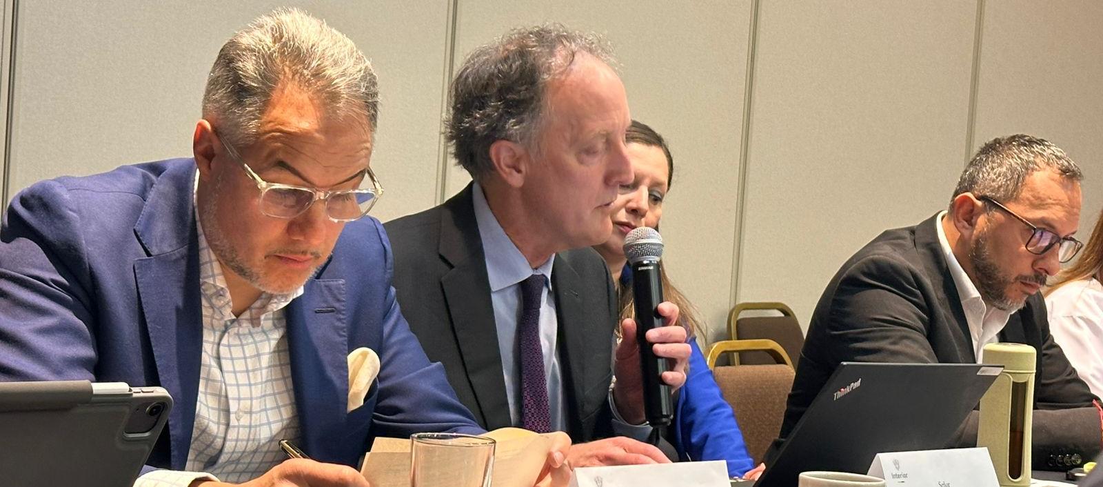 Representante de la ONU en Colombia, Scott Campbell (centro). 