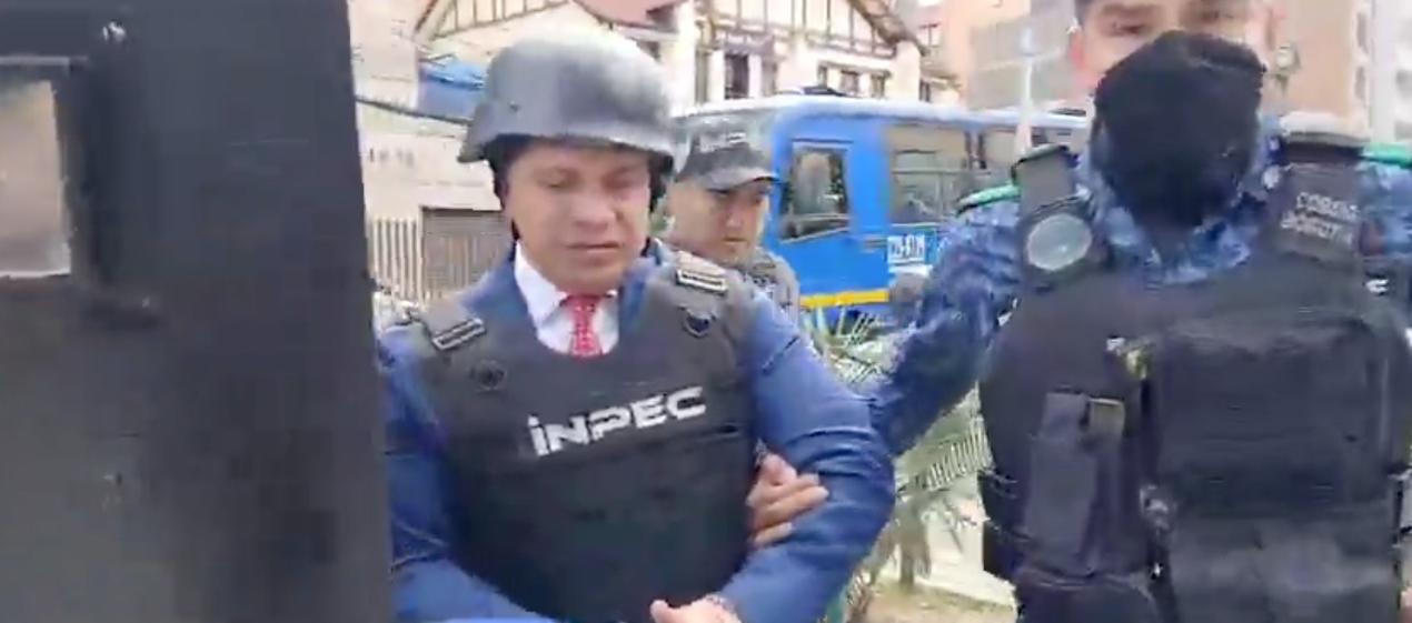 Sneyder Pinilla al llegar escoltado por el Inpec a la Corte Suprema de Justicia. 