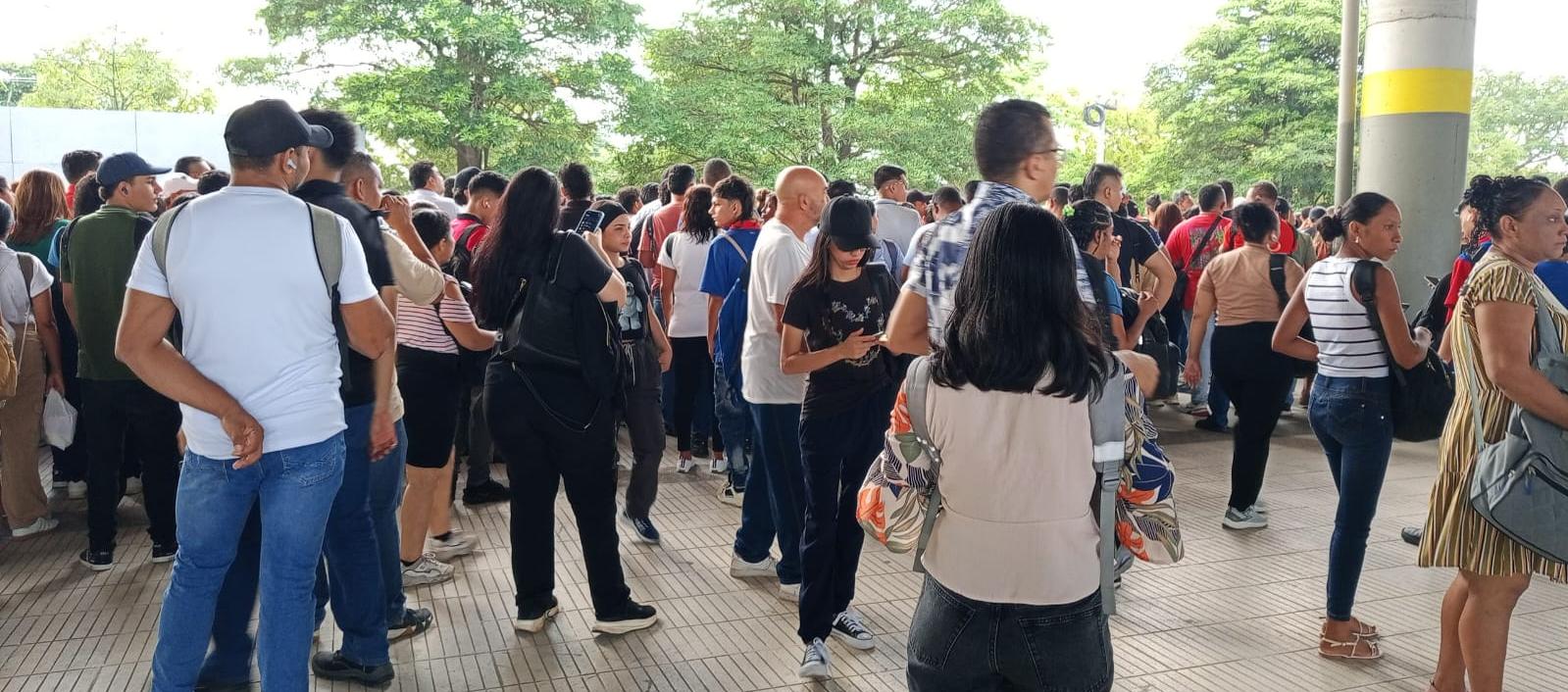 Largas filas en Portal de Soledad.