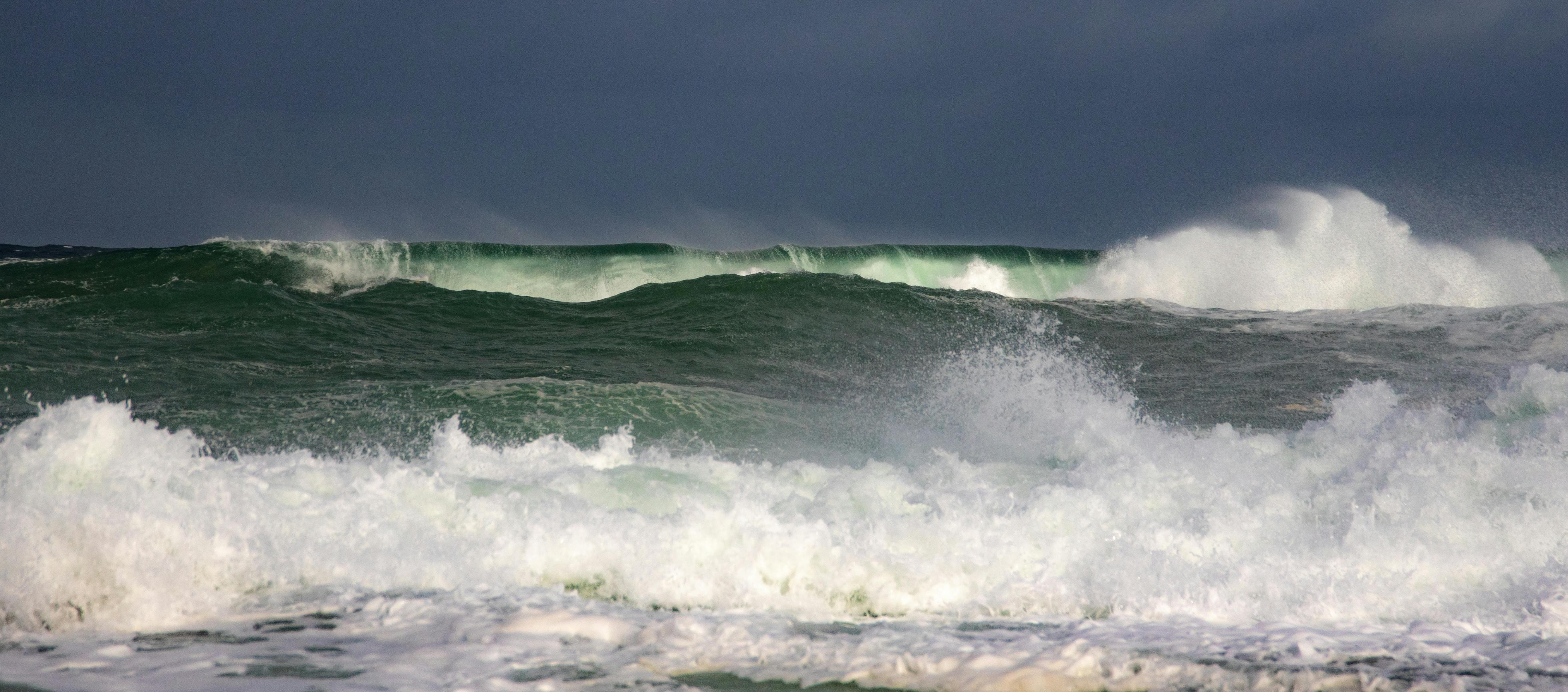 Los tsunamis pueden ser generados por un sismo, deslizamiento marino y hasta por la caída de un meteorito. 