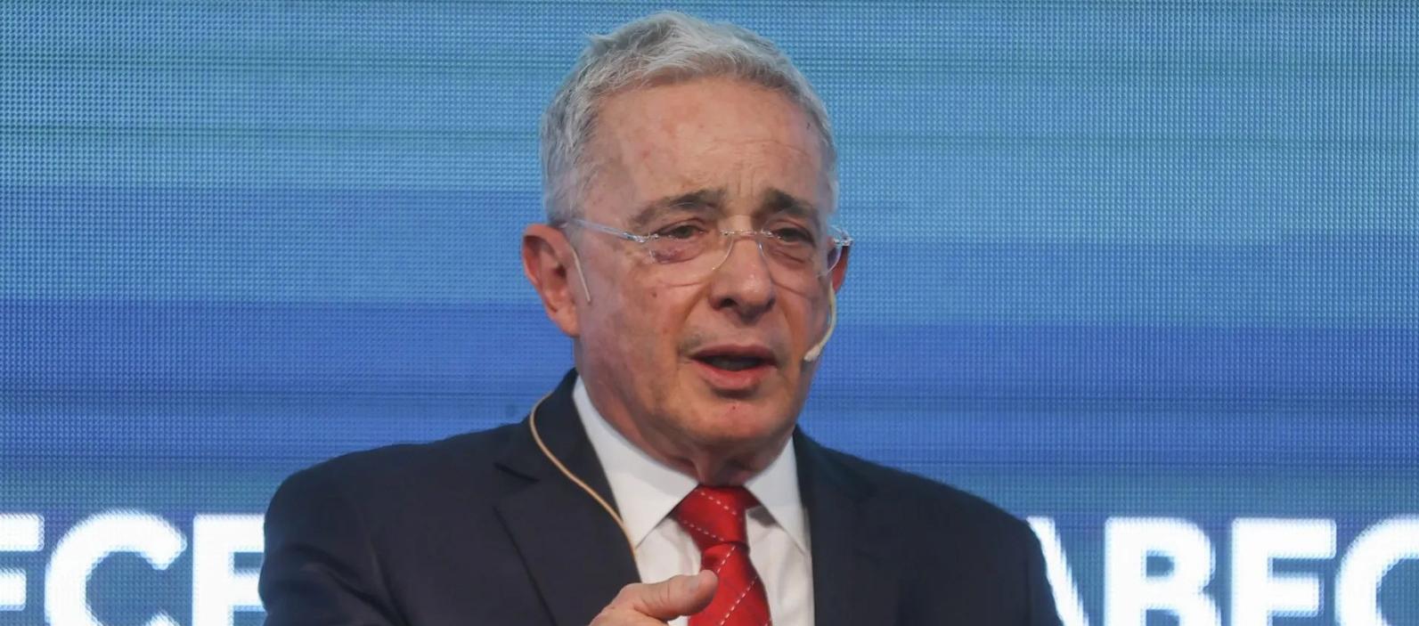 Álvaro Uribe Vélez. 